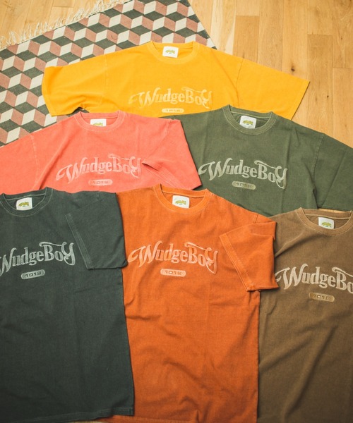WudgeBoy（ワッジボーイ）の「WudgeBoy pigment  logo Tee（Tシャツ/カットソー・レディース・スミクロ/カーキ/ピンク/オレンジ/ブラウン/イエロー・MEDIUM/LARGE）」の7枚目の写真