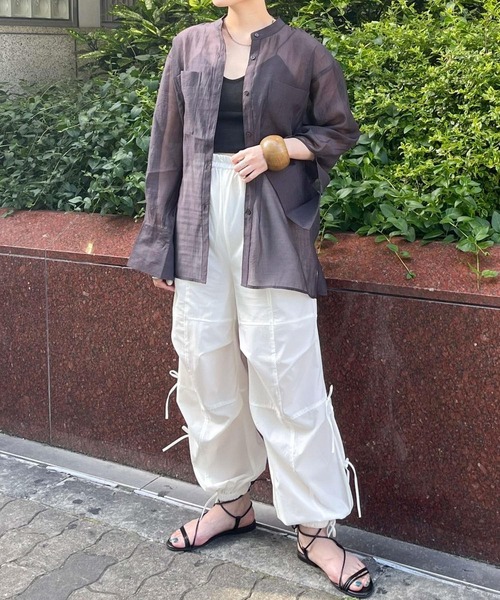 KBF(ケイビーエフ)の「バンドカラーシアーシャツ(シャツ/ブラウス・レディース・ミント/ダークブラウン/アイボリー・ONE)」の6枚目の写真