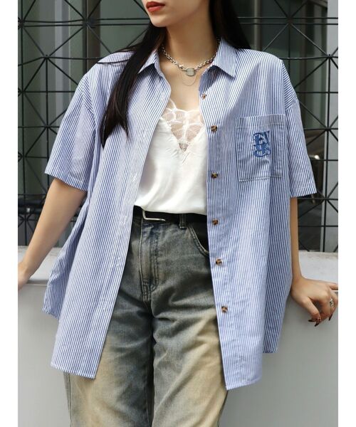 EVRIS(エヴリス)の「【WEB限定】ワンポイントハーフスリーブシャツ(シャツ/ブラウス・レディース・イエロー/ブルー/ホワイト・FREE)」の1枚目の写真