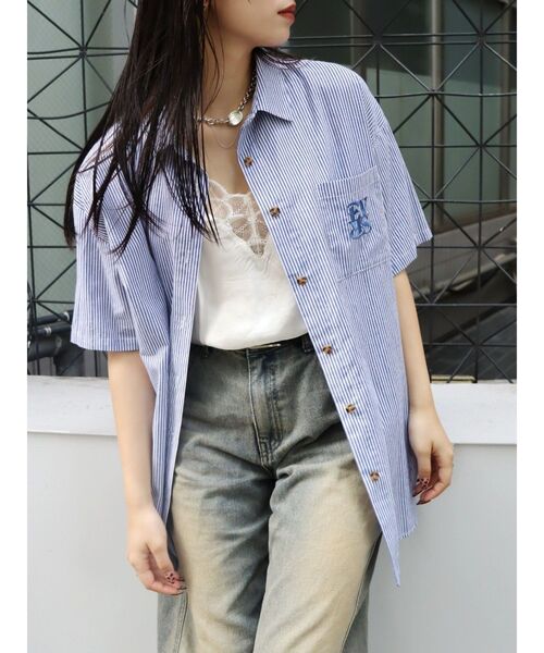 EVRIS(エヴリス)の「【WEB限定】ワンポイントハーフスリーブシャツ(シャツ/ブラウス・レディース・イエロー/ブルー/ホワイト・FREE)」の5枚目の写真