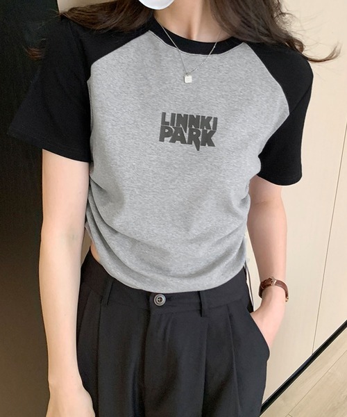 meJane（ミージェーン）の「LINNKI PARKロゴサイドシャーリング ラグラン半そでちびT（Tシャツ/カットソー・レディース・ホワイト/グレー/ピンク・FREE）」の7枚目の写真