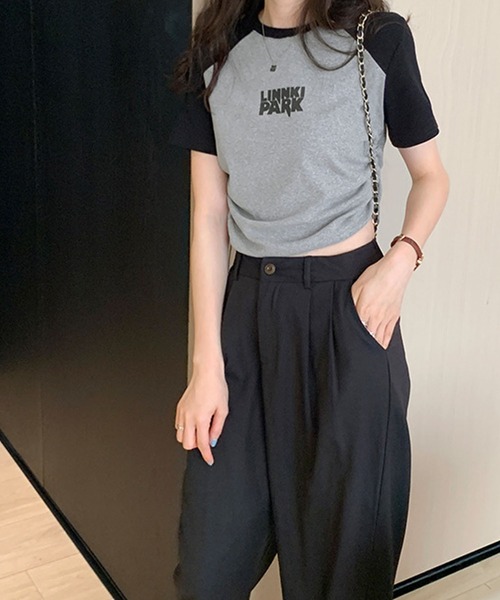 meJane（ミージェーン）の「LINNKI PARKロゴサイドシャーリング ラグラン半そでちびT（Tシャツ/カットソー・レディース・ホワイト/グレー/ピンク・FREE）」の5枚目の写真