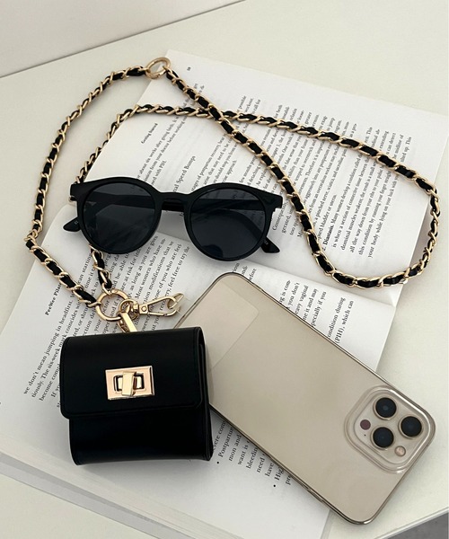 prose verse（プロズヴェール）の「ターンロックポーチ付きスマホショルダー（スマホグッズ・レディース・レッド/アイボリー/ブラック/ブラック系その他・ﾌﾘ-）」の4枚目の写真