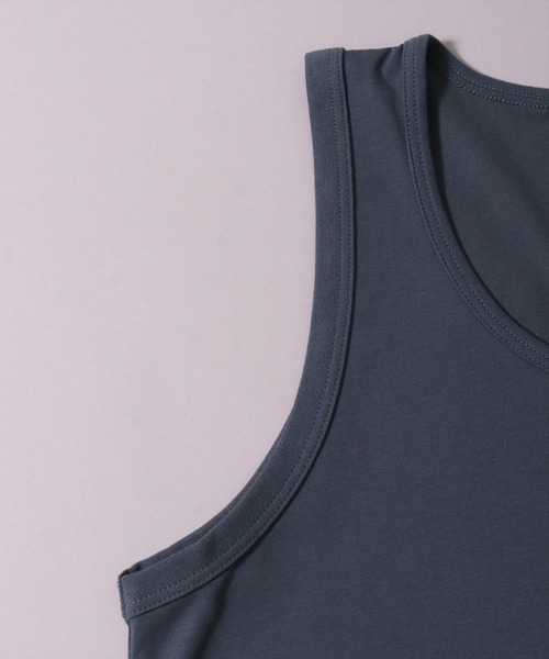 BAYBLO(ベイブロ)の「(BG)【ユニセックス】シルキータッチ サイドスリット タンクトップ(タンクトップ・メンズ・ブラック/ホワイト/チャコールグレー・X-LARGE/LARGE/MEDIUM)」の4枚目の写真