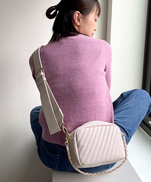 fredy emue（フレディエミュ）の「太ベルトナナメキルトポシェット（ショルダーバッグ・レディース・ブラック/ベージュ・FREE）」の22枚目の写真