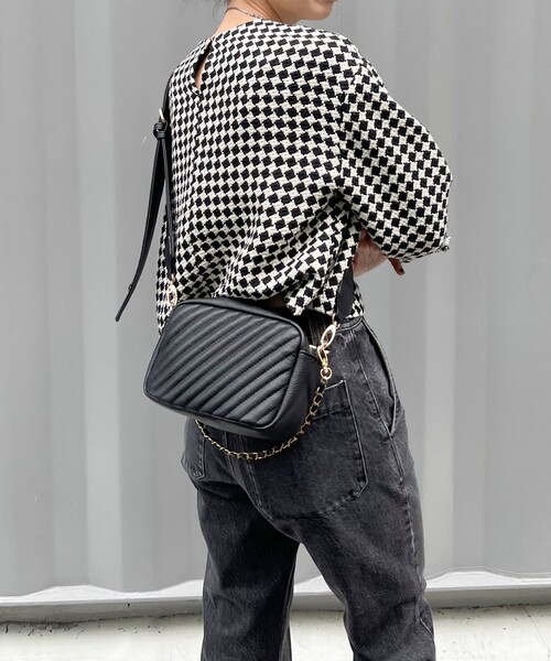 fredy emue（フレディエミュ）の「太ベルトナナメキルトポシェット（ショルダーバッグ・レディース・ブラック/ベージュ・FREE）」の21枚目の写真