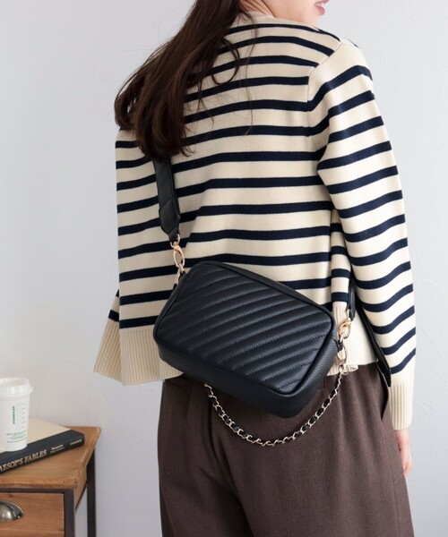 fredy emue（フレディエミュ）の「太ベルトナナメキルトポシェット（ショルダーバッグ・レディース・ブラック/ベージュ・FREE）」の18枚目の写真