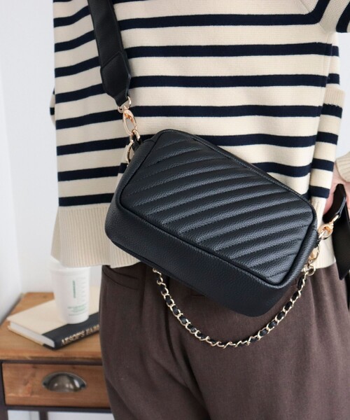 fredy emue（フレディエミュ）の「太ベルトナナメキルトポシェット（ショルダーバッグ・レディース・ブラック/ベージュ・FREE）」の17枚目の写真