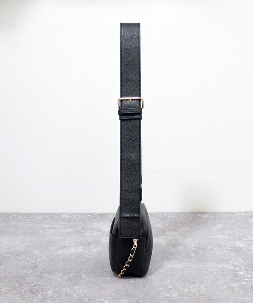 fredy emue（フレディエミュ）の「太ベルトナナメキルトポシェット（ショルダーバッグ・レディース・ブラック/ベージュ・FREE）」の11枚目の写真