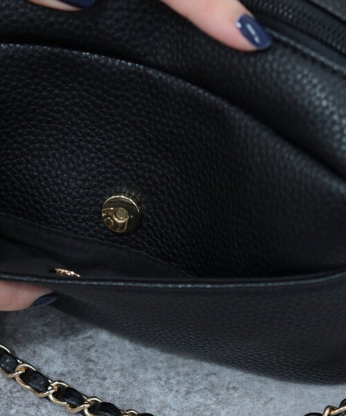 fredy emue（フレディエミュ）の「太ベルトナナメキルトポシェット（ショルダーバッグ・レディース・ブラック/ベージュ・FREE）」の6枚目の写真