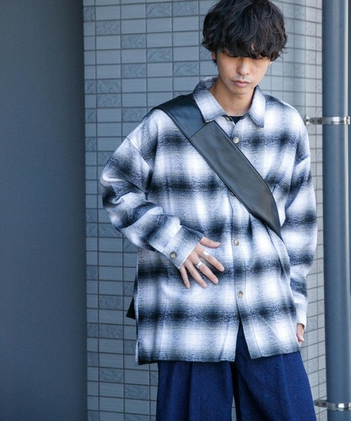 SENSE OF PLACE by URBAN RESEARCH（センスオブプレイスバイアーバンリサーチ）の「フェイクレザーフラップビッグショルダー（ショルダーバッグ・メンズ・ブラック/カーキ・ONE）」の4枚目の写真