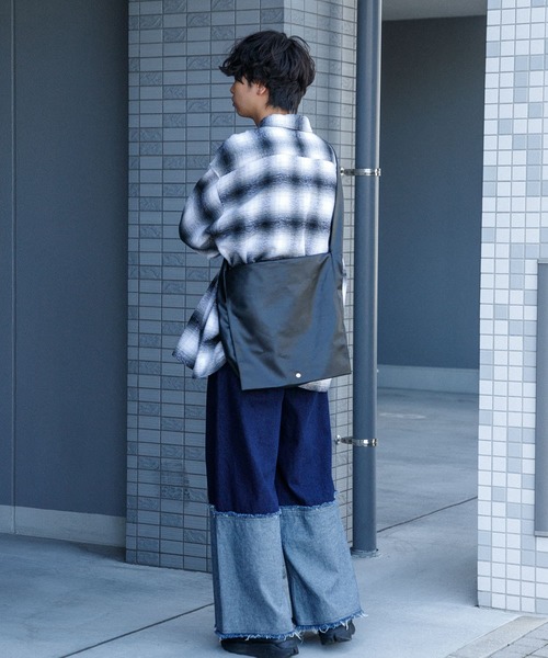 SENSE OF PLACE by URBAN RESEARCH（センスオブプレイスバイアーバンリサーチ）の「フェイクレザーフラップビッグショルダー（ショルダーバッグ・メンズ・ブラック/カーキ・ONE）」の6枚目の写真