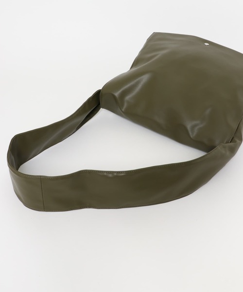 SENSE OF PLACE by URBAN RESEARCH（センスオブプレイスバイアーバンリサーチ）の「フェイクレザーフラップビッグショルダー（ショルダーバッグ・メンズ・ブラック/カーキ・ONE）」の18枚目の写真