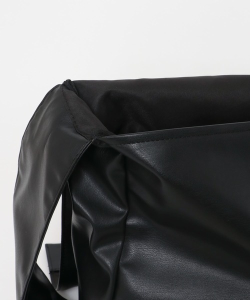 SENSE OF PLACE by URBAN RESEARCH（センスオブプレイスバイアーバンリサーチ）の「フェイクレザーフラップビッグショルダー（ショルダーバッグ・メンズ・ブラック/カーキ・ONE）」の21枚目の写真