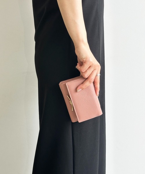 Beau're（ヴュレ）の「BEAURE ヴュレ カウレザー メタルパーツ 三つ折り ミニ ウォレット（財布・レディース・ホワイト/ブラック/ベージュ/グレイッシュブルー/サーモンピンク/ペールイエロー/シルバー・FREE）」の11枚目の写真