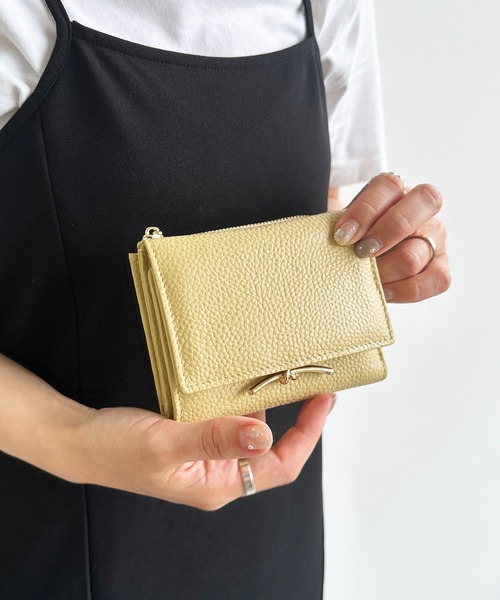 Beau're（ヴュレ）の「BEAURE ヴュレ カウレザー メタルパーツ 三つ折り ミニ ウォレット（財布・レディース・ホワイト/ブラック/ベージュ/グレイッシュブルー/サーモンピンク/ペールイエロー/シルバー・FREE）」の14枚目の写真