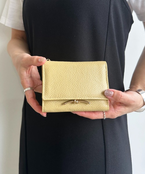 Beau're（ヴュレ）の「BEAURE ヴュレ カウレザー メタルパーツ 三つ折り ミニ ウォレット（財布・レディース・ホワイト/ブラック/ベージュ/グレイッシュブルー/サーモンピンク/ペールイエロー/シルバー・FREE）」の15枚目の写真