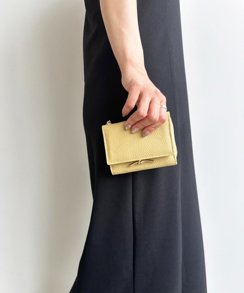 Beau're（ヴュレ）の「BEAURE ヴュレ カウレザー メタルパーツ 三つ折り ミニ ウォレット（財布・レディース・ホワイト/ブラック/ベージュ/グレイッシュブルー/サーモンピンク/ペールイエロー/シルバー・FREE）」の16枚目の写真