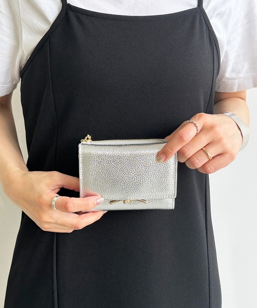 Beau're（ヴュレ）の「BEAURE ヴュレ カウレザー メタルパーツ 三つ折り ミニ ウォレット（財布・レディース・ホワイト/ブラック/ベージュ/グレイッシュブルー/サーモンピンク/ペールイエロー/シルバー・FREE）」の17枚目の写真