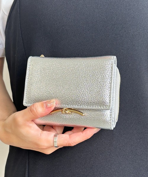 Beau're（ヴュレ）の「BEAURE ヴュレ カウレザー メタルパーツ 三つ折り ミニ ウォレット（財布・レディース・ホワイト/ブラック/ベージュ/グレイッシュブルー/サーモンピンク/ペールイエロー/シルバー・FREE）」の18枚目の写真