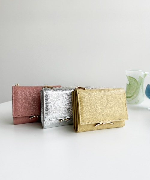 Beau're（ヴュレ）の「BEAURE ヴュレ カウレザー メタルパーツ 三つ折り ミニ ウォレット（財布・レディース・ホワイト/ブラック/ベージュ/グレイッシュブルー/サーモンピンク/ペールイエロー/シルバー・FREE）」の20枚目の写真