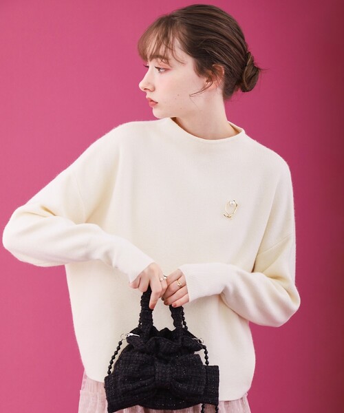 couture brooch（クチュールブローチ）の「◆【バックパールで華やぐ】上品もちふわニット（ニット/セーター・レディース・オフホワイト/グレー/ピンク系/レッド系1・38/42/36）」の8枚目の写真