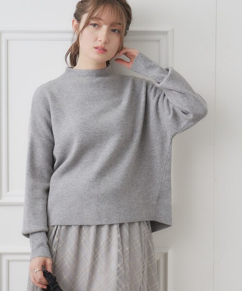 couture brooch（クチュールブローチ）の「◆【バックパールで華やぐ】上品もちふわニット（ニット/セーター・レディース・オフホワイト/グレー/ピンク系/レッド系1・38/42/36）」の9枚目の写真