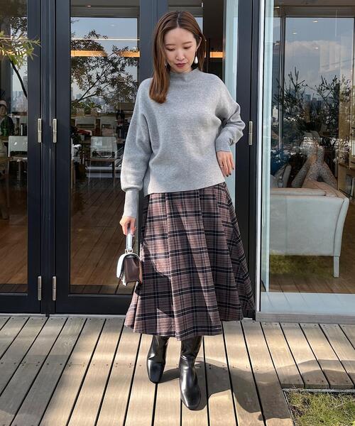 couture brooch（クチュールブローチ）の「◆【バックパールで華やぐ】上品もちふわニット（ニット/セーター・レディース・オフホワイト/グレー/ピンク系/レッド系1・38/42/36）」の12枚目の写真