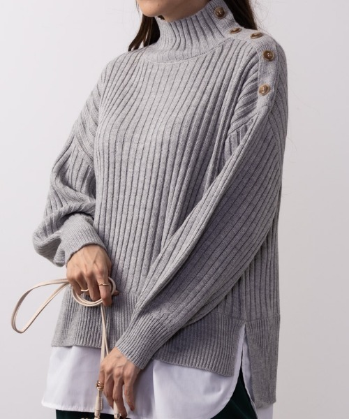 NAVY(ネイビー)の「NAVY 洗えるニット ボタン付きフェイクレイヤードモックネックプルオーバー(ニット/セーター・レディース・グレー/ブルー/アイボリー/ブラック/グレイッシュベージュ/ピンク・フリー)」の3枚目の写真