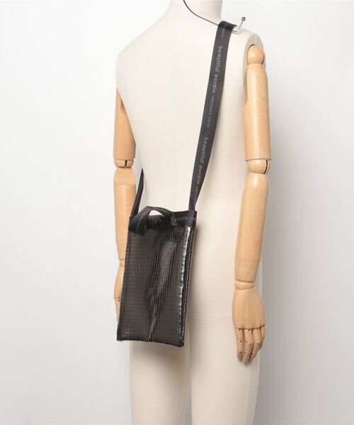 beautiful people（ビューティフルピープル）の「beautiful people plaid vinyl logo tape sacoshe bag 1000611929（ショルダーバッグ・レディース・クリア/ブラック・FREE）」の12枚目の写真