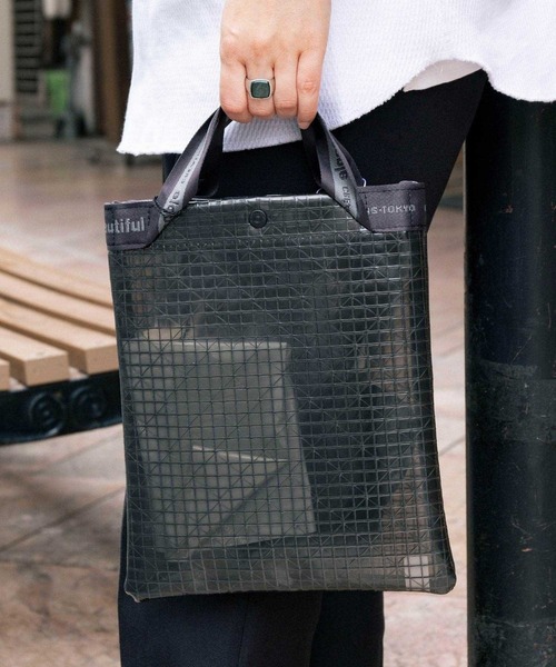 beautiful people（ビューティフルピープル）の「beautiful people plaid vinyl logo tape sacoshe bag 1000611929（ショルダーバッグ・レディース・クリア/ブラック・FREE）」の3枚目の写真