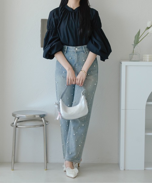 Ambre Neige（アンブルネージュ）の「スタンドカラーギャザーブラウス／WEB/EC限定商品（シャツ/ブラウス・レディース・ブラック/ライトブルー/オフホワイト・FREE）」の6枚目の写真