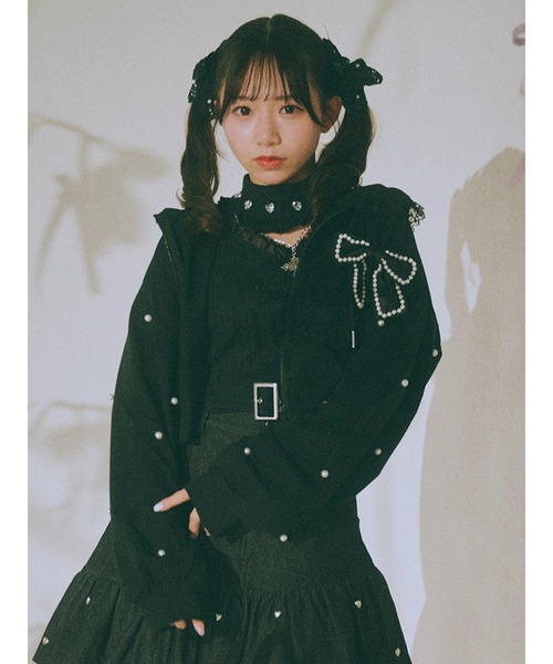 Ank Rouge(アンクルージュ)の「リボンモチーフショートパーカー(パーカー・レディース・ブラック/ホワイト・M)」の2枚目の写真