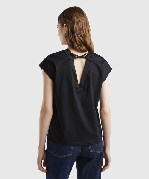 BENETTON (UNITED COLORS OF BENETTON)(ベネトンユナイテッドカラーズオブベネトン)の「VネックバックタイフレンチスリーブTシャツ・カットソー(Tシャツ/カットソー・レディース・ブラック/ネイビー/ホワイト・MEDIUM/SMALL/X-SMALL/XX-SMALL)」の6枚目の写真