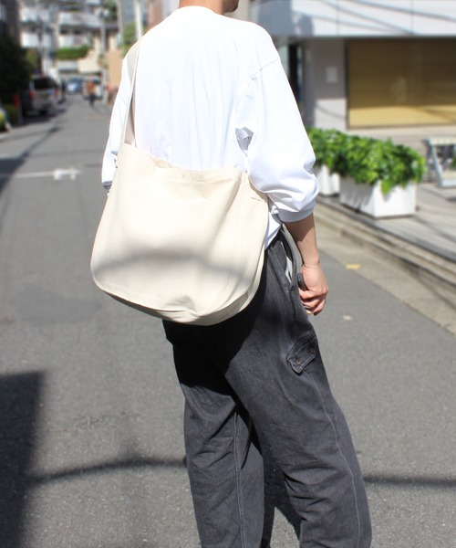 United Athle（ユナイテッドアスレ）の「【UNITED ATHLE】ユナイテッドアスレ ヘヴィーキャンバス ニュースペーパーバック 1522（ショルダーバッグ・レディース・ブラック/ナチュラル・FREE）」の12枚目の写真