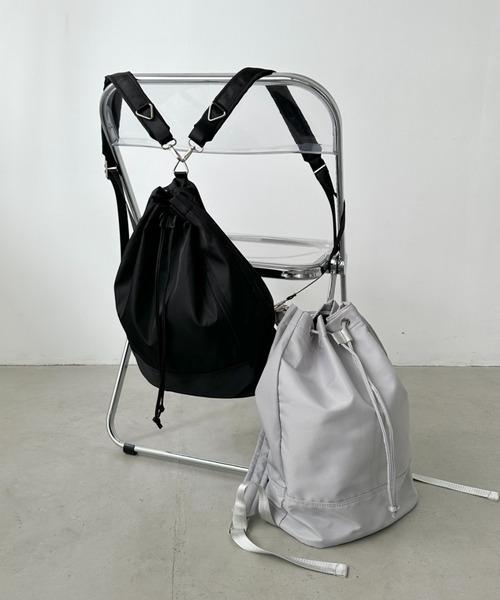 CLEA(クレア)の「2WAYユニセックス 巾着ボディバッグ(バックパック/リュック・レディース・ブラック/グレー・FREE)」の7枚目の写真