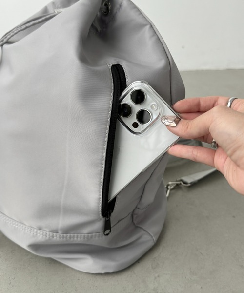 CLEA(クレア)の「2WAYユニセックス 巾着ボディバッグ(バックパック/リュック・レディース・ブラック/グレー・FREE)」の17枚目の写真