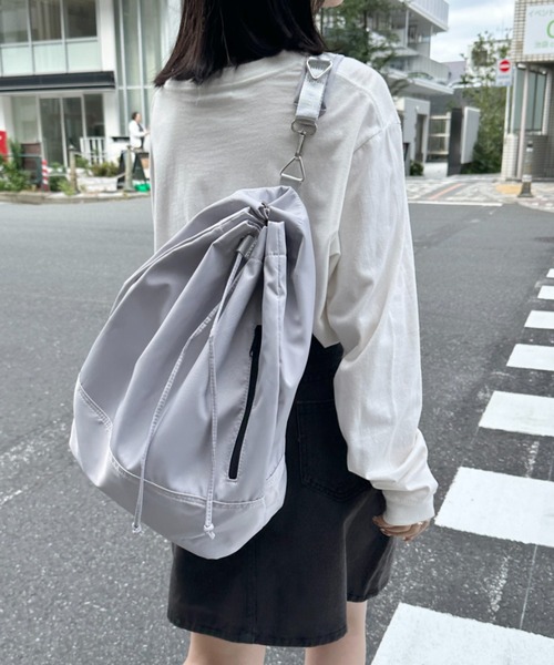 CLEA(クレア)の「2WAYユニセックス 巾着ボディバッグ(バックパック/リュック・レディース・ブラック/グレー・FREE)」の20枚目の写真