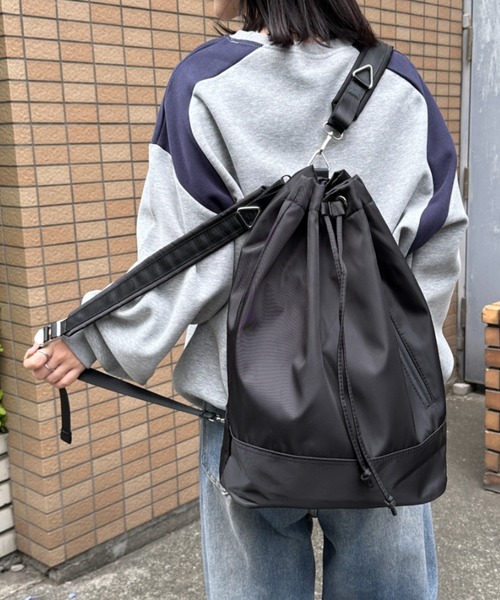 【韓国ファッション】ボディバッグ ソフト レザー ユニセックス セール】2WAYユニセックス 巾着ボディバッグ(バックパック