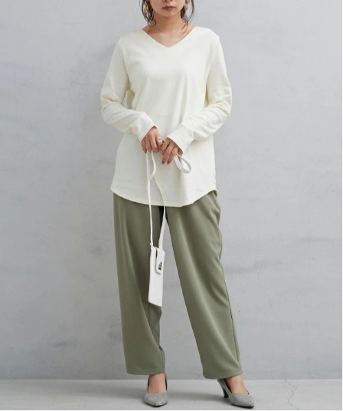 and it_（アンドイット）の「シームレス透けにくいコットンVネックロンT（Tシャツ/カットソー・レディース・ブラウン/ブラック/ラベンダー/キャメル/ライトブラウン/クリーム/ベージュ/オフホワイト・L/M/LL）」の6枚目の写真