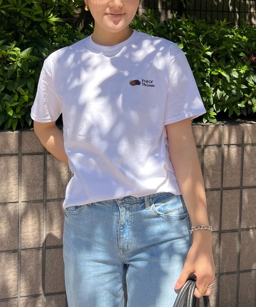 FRUIT OF THE LOOM（フルーツオブザルーム）の「【FRUIT OF THE LOOM】プリントTシャツ / ワンポイント刺繍 / バックプリント / シンプル（Tシャツ/カットソー・レディース・ブラック系その他/グレー系その他/ブラック系その他2/ホワイト系その他/グレー系その他2/ホワイト系その他2・M）」の2枚目の写真