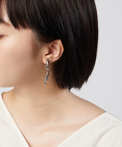 LANVIN en Bleu(ランバンオンブルー)の「メタリックリボン ピアス(ピアス(両耳用)・レディース・ゴールド/シルバー・ONE SIZE)」の11枚目の写真