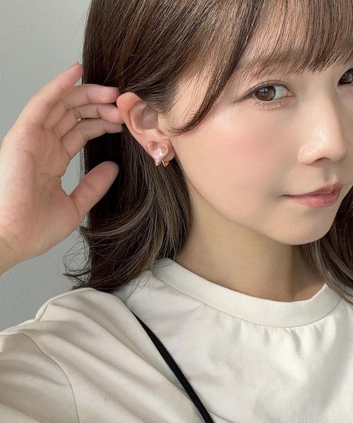 moichou（モイシュ）の「[moichou]バンピーカラーハートイヤリング（イヤリング・レディース・ホワイト/ピンク・ONE SIZE）」の5枚目の写真
