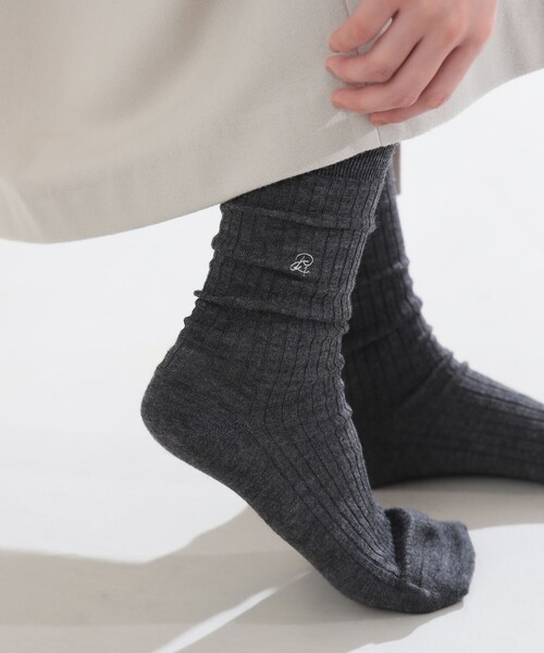 Demi-Luxe BEAMS(デミルクス ビームス)の「AK+1 / ロゴ リブソックス(ソックス/靴下・レディース・オフホワイト/グレー/ブラウン系その他3/グリーン/レッド・ONE SIZE)」の7枚目の写真