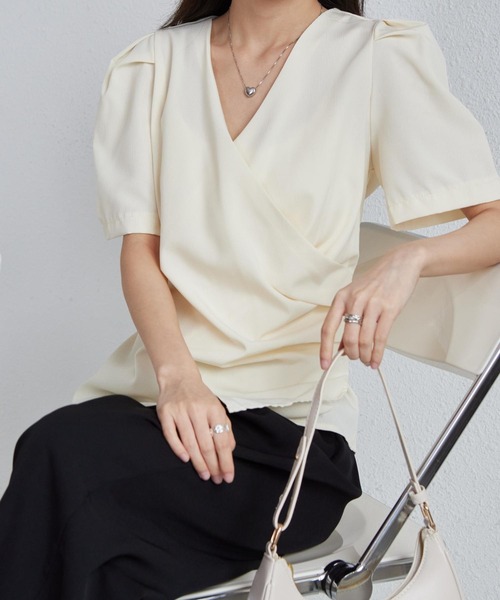 MAISON DE THERESE(メゾン ド テレーズ)の「Vネック パフスリーブクロスギャザーブラウス(シャツ/ブラウス・レディース・ベージュ/ブラック・FREE)」の15枚目の写真