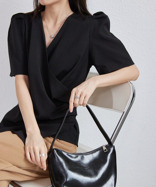 MAISON DE THERESE(メゾン ド テレーズ)の「Vネック パフスリーブクロスギャザーブラウス(シャツ/ブラウス・レディース・ベージュ/ブラック・FREE)」の8枚目の写真
