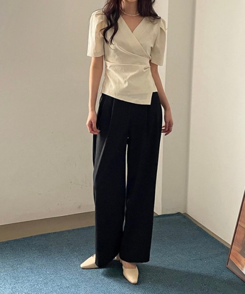 MAISON DE THERESE(メゾン ド テレーズ)の「Vネック パフスリーブクロスギャザーブラウス(シャツ/ブラウス・レディース・ベージュ/ブラック・FREE)」の18枚目の写真