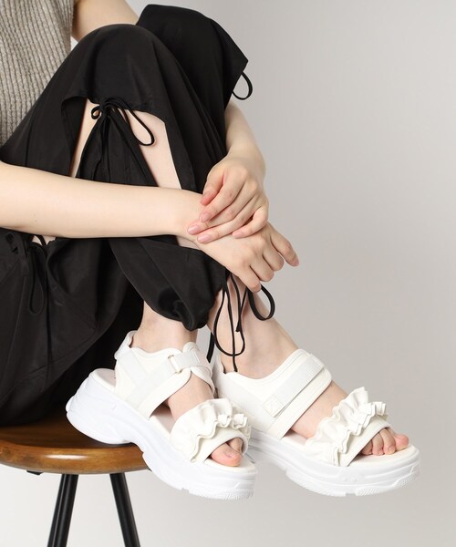cs T&P（シーエスティーアンドピー）の「厚底フリルスポサン（サンダル・レディース・ベージュ/ホワイト/ブラック・S/M/L/LL/XL）」の19枚目の写真