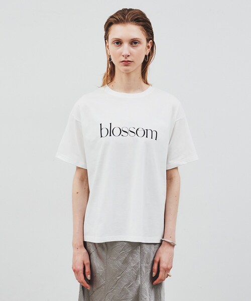 tシャツ 「L」「ウォッシャブル」コーコランスムースフォトＴシャツ レディース フラワー刺繍カレッジTシャツ レディース