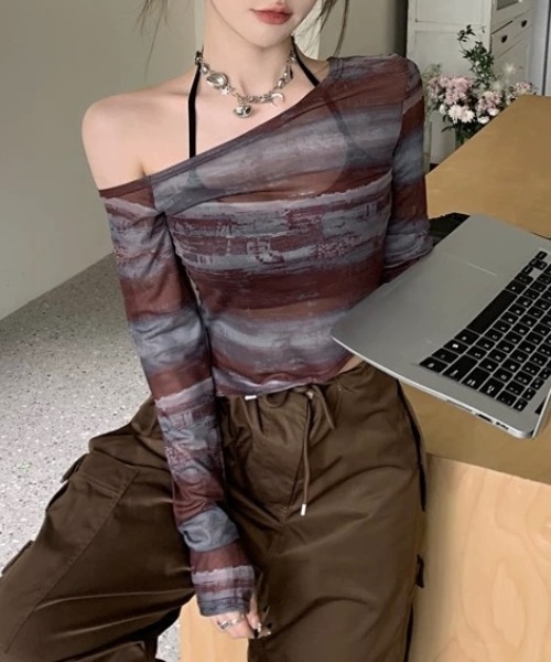 LADY LIKE(レディライク)の「ワンショルダーボーダーシアートップス(Tシャツ/カットソー・レディース・レッド/ブラック・M)」の3枚目の写真